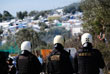 Греческие власти сообщили, что турецкая полиция также использует слезоточивый газ, причем против коллег из Греции, находящихся по другую сторону границы