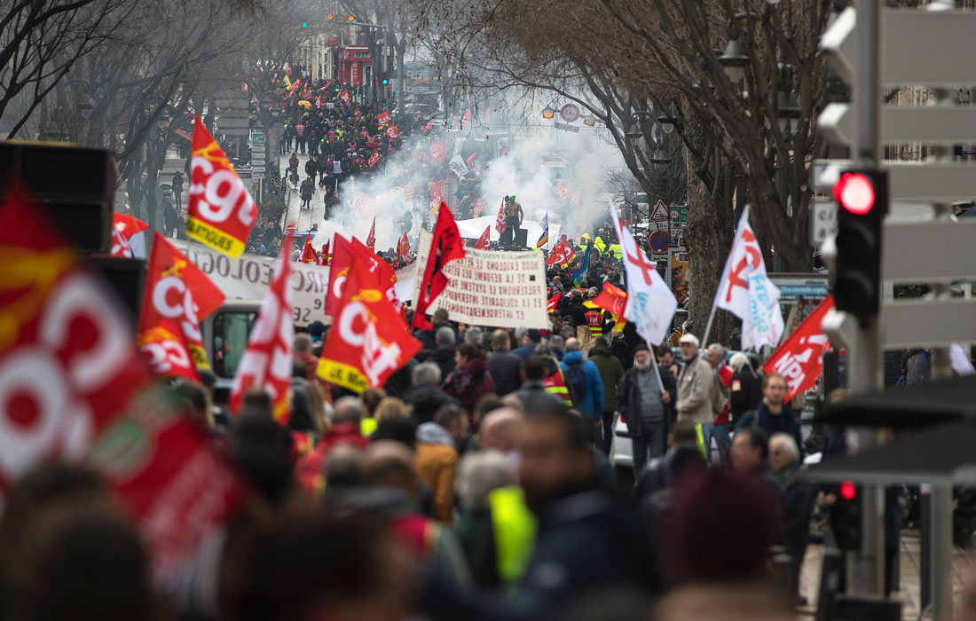 Общенациональные акции против пенсионной реформы продолжаются во Франции
