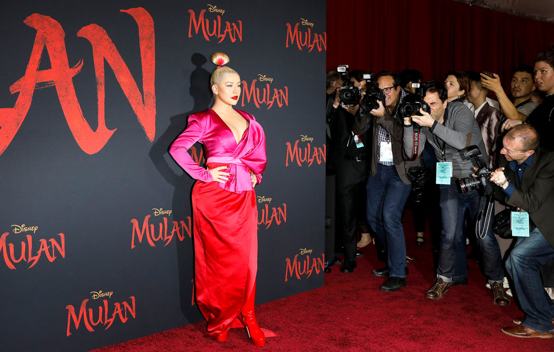 Кристина Агилера посетила премьеру фильма "Мулан" в Голливуде.
В 1998 году певица записала для студии Disney главную песню для саундтрека к мультфильму.