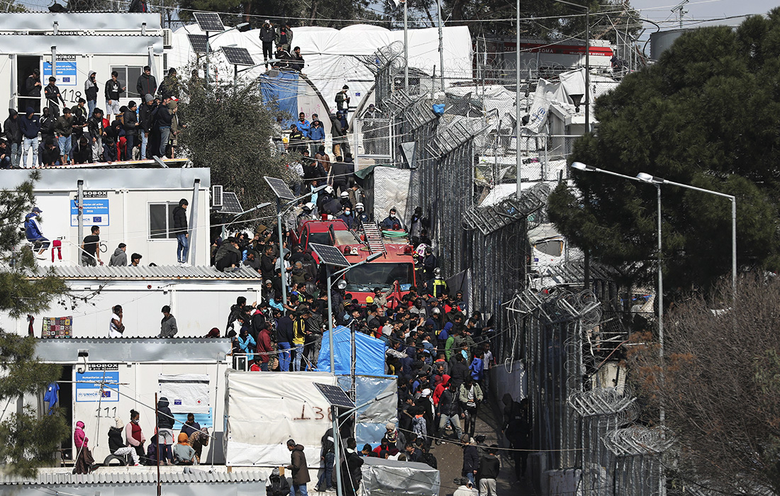 В лагере беженцев на греческом острове Лесбос случился пожар