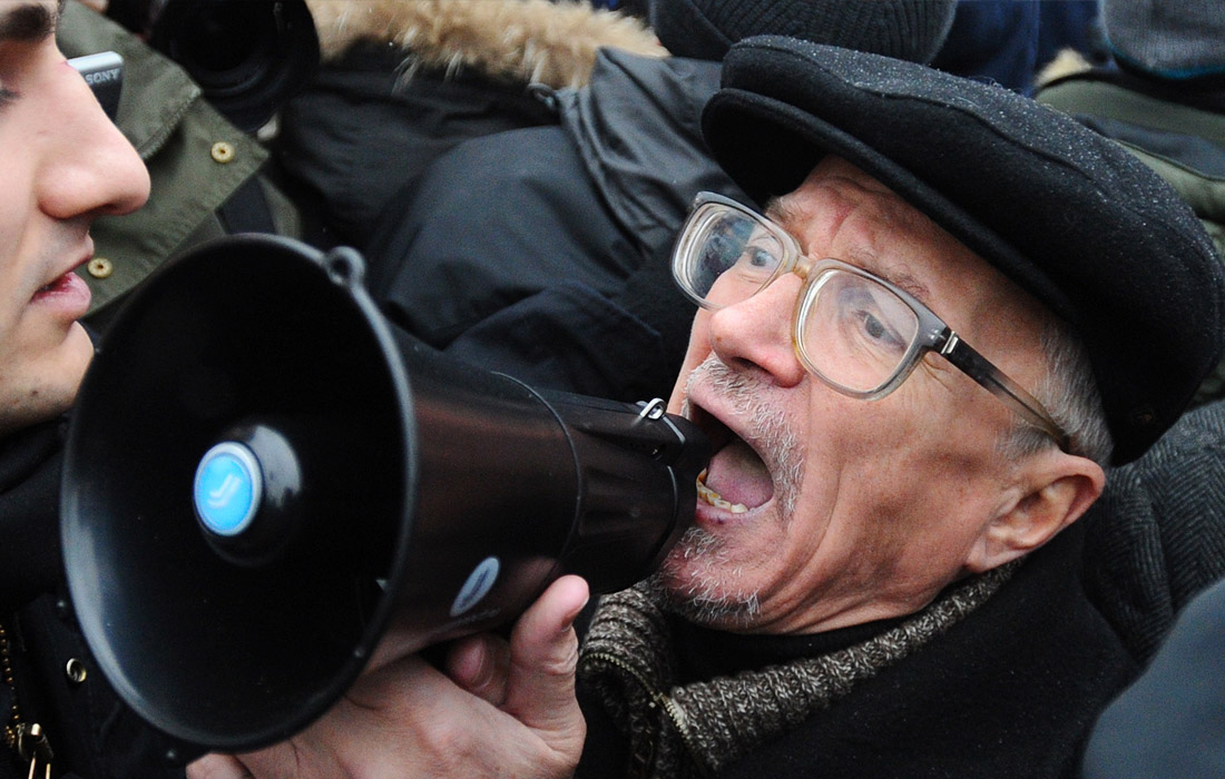 Во время акции оппозиции "За честные выборы" на Площади Революции. 10 декабря 2011 года.