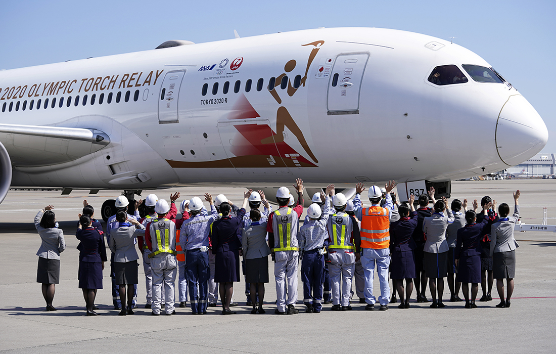 За олимпийским огнем из Токио в Грецию был отправлен специальный рейс