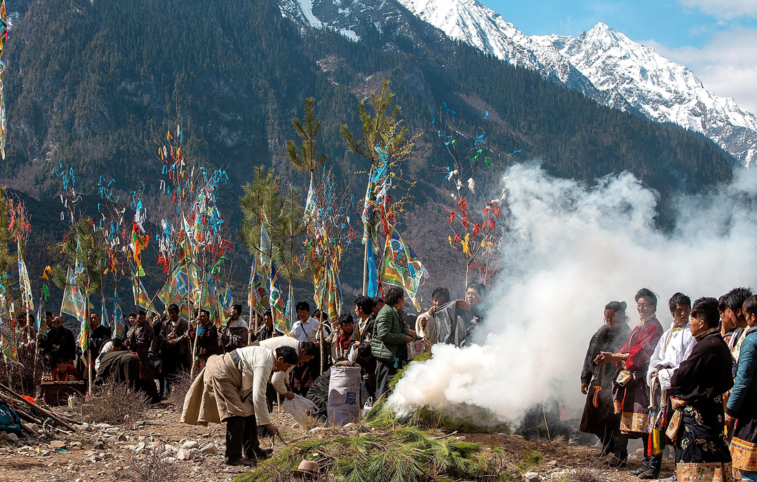 Тибетские буддисты начали паломничество к священным горам