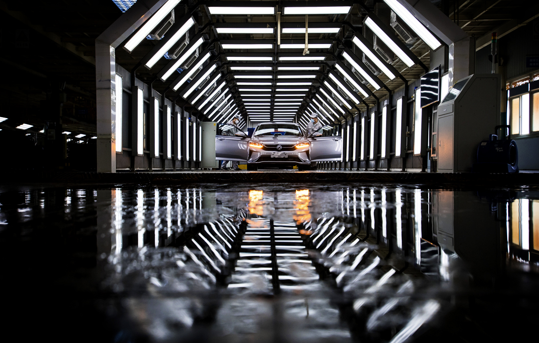 Власти Китая позволили производителям автомобилей и поставщикам автозапчастей в Ухане возобновить работу. На фото: компания по производству легковых автомобилей Dongfeng.