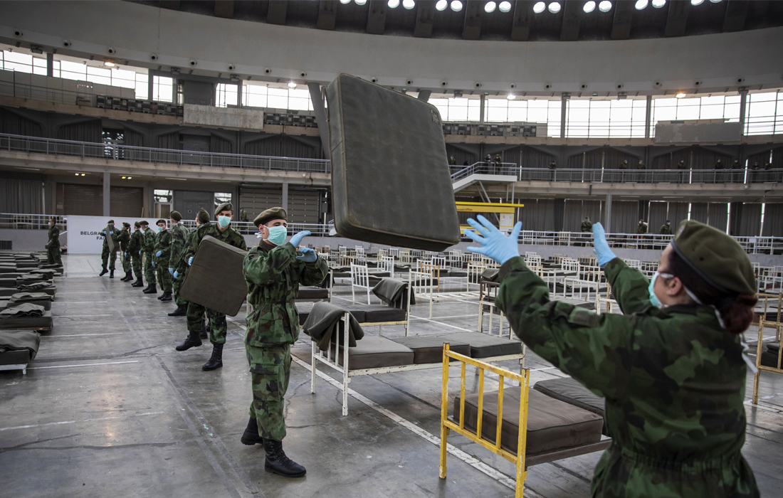 Сербские военные развернули госпиталь на 3 тысячи пациентов в выставочном зале "Белградской ярмарки"