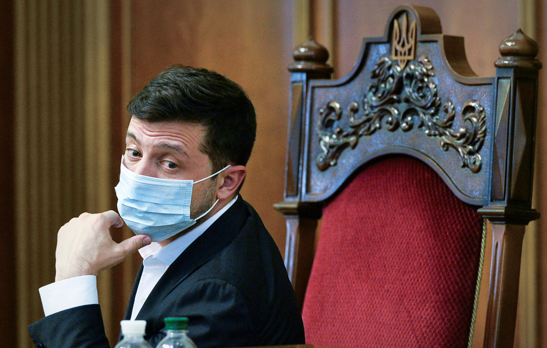 Президент Украины Владимир Зеленский прибыл на заседание Верховной рады в медицинской маске