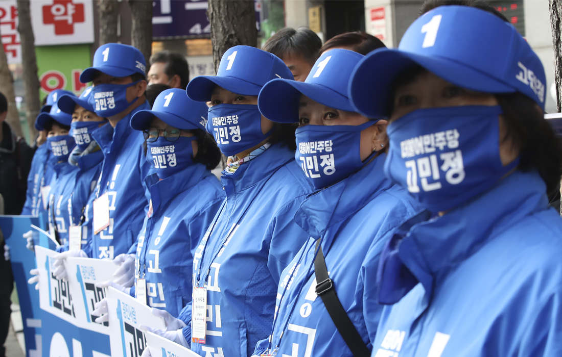 В Южной Корее проходит предвыборная кампания. Парламентские выборы намечены на 15 апреля. Проголосовать дистанционно разрешено всем желающим.