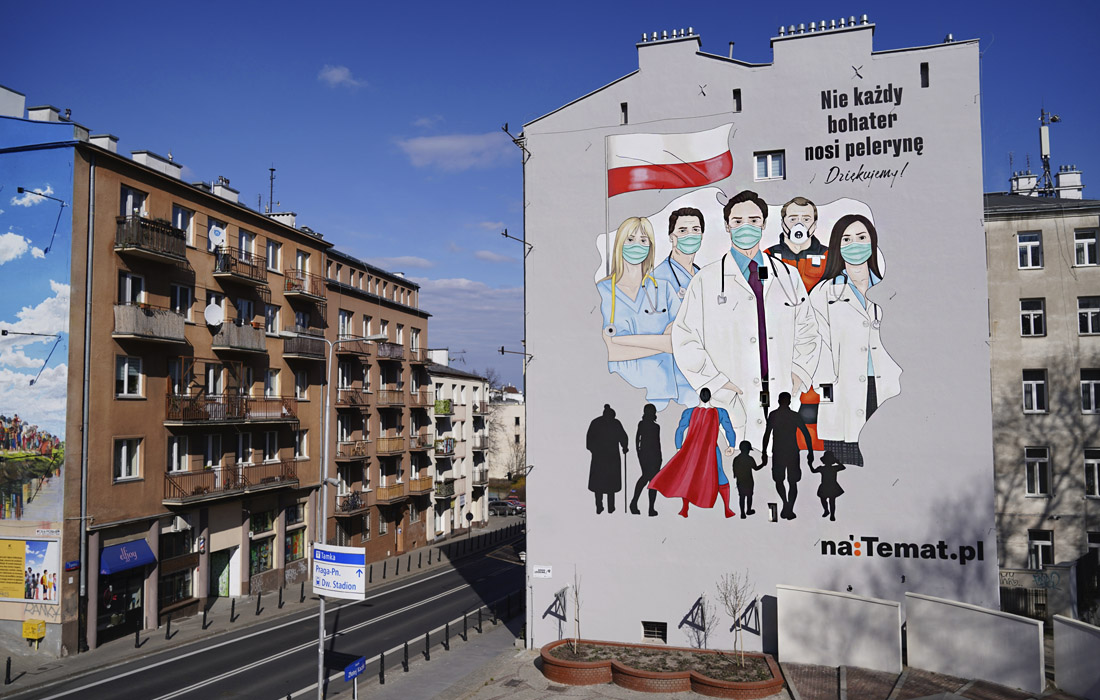 В Польше на стене больницы появилось граффити. Подпись гласит: "Не все герои носят плащ, спасибо".