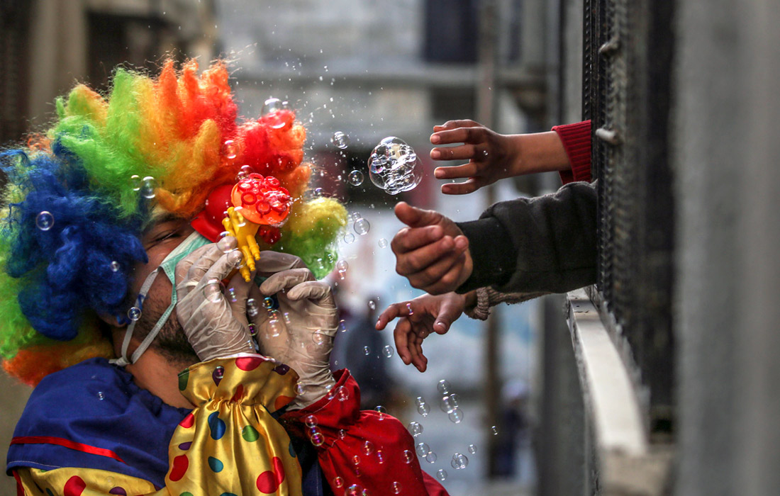 6 апреля. Жители палестинского лагеря беженцев Хан-Юнис на юге сектора Газа остаются в своих домах в качестве меры предосторожности