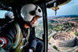 14 апреля. Итальянские карабинеры используют вертолеты для патрулирования улиц Рима