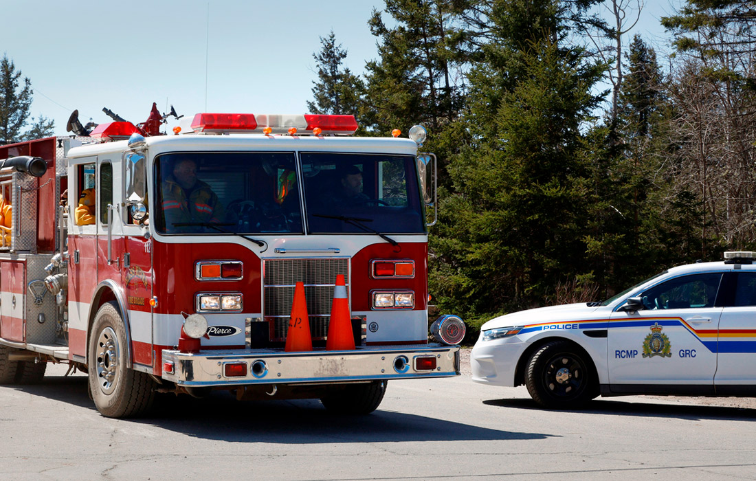 В воскресенье, примерно 14 часов спустя, были убиты несколько человек в городе Энфилд. Среди погибших были как люди, связанные с подозреваемым, так и случайные жертвы.