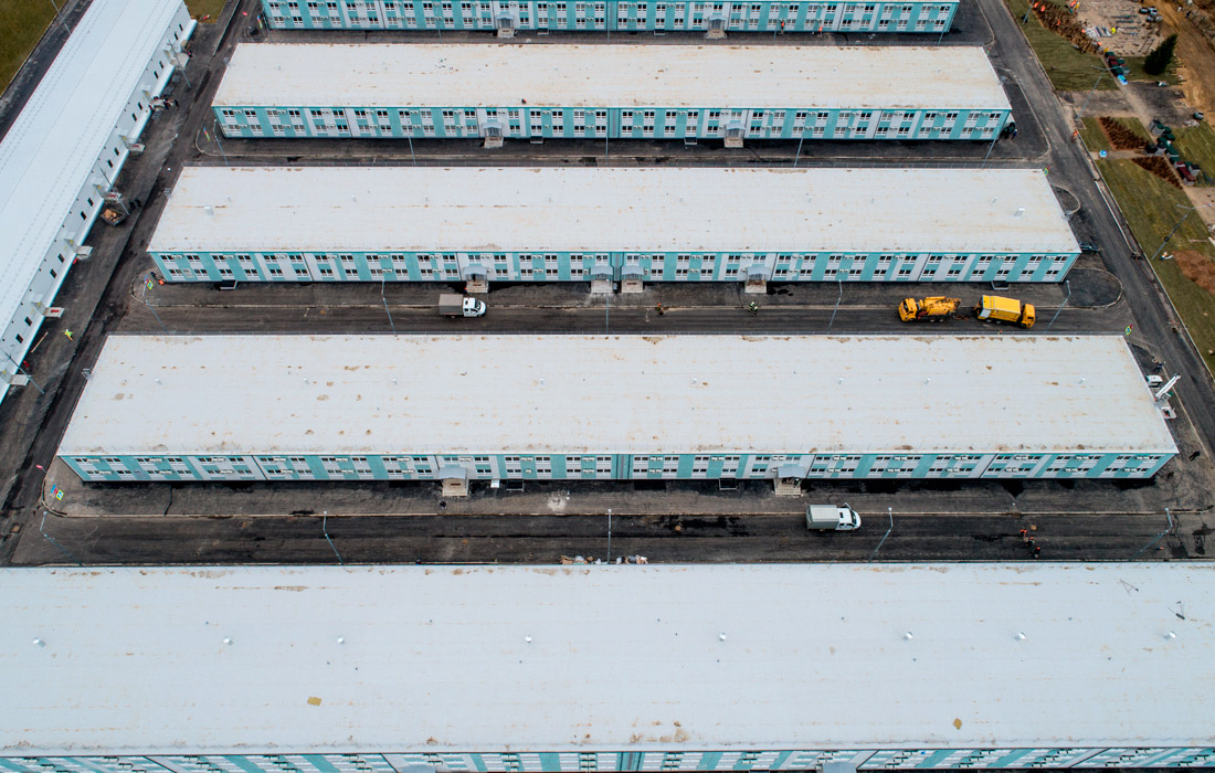 В рамках проекта возведено порядка 50 одноэтажных строений и 14 секций общежитий в 2-3 этажа. Единовременно на стройплощадке находились порядка 11 тыс. строителей и более 1,5 тыс. единиц строительной техники.