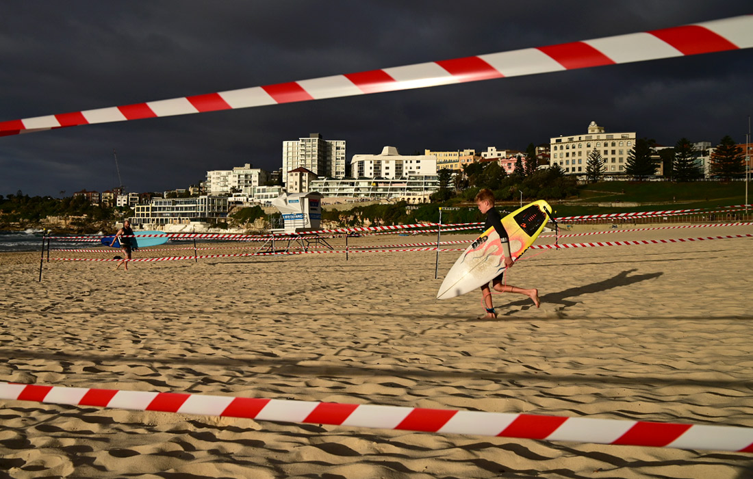 В Сиднее открыли для местных жителей пляжи, которые в течение месяца были закрыты для сдерживания распространения COVID-19