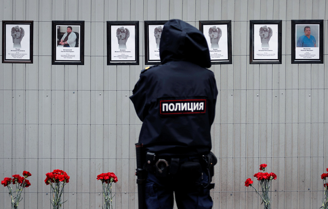 28 апреля. В Санкт-Петербурге на Малой Садовой улице появилась стена памяти медицинским работникам, погибшим во время пандемии коронавируса