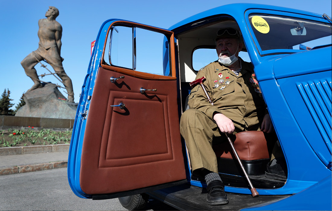 Участник пробега ретро-автомобилей в Казани