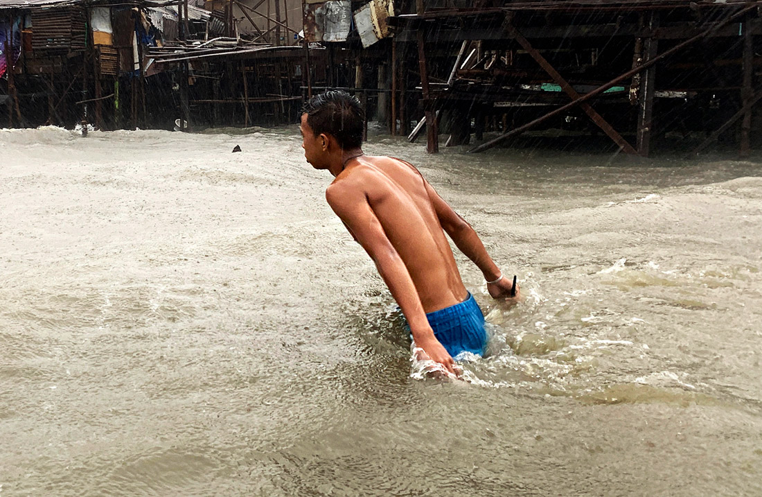 Тайфун "Вонгфонг" обрушился на Филиппины