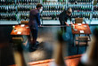 Винный бар Rutz в Берлине обеспечивает дистанцию между столиками