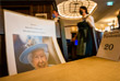 В ресторане Klosterwirt в Мюнхене ограничили посадочные места с помощью фотографий с изображением знаменитых людей