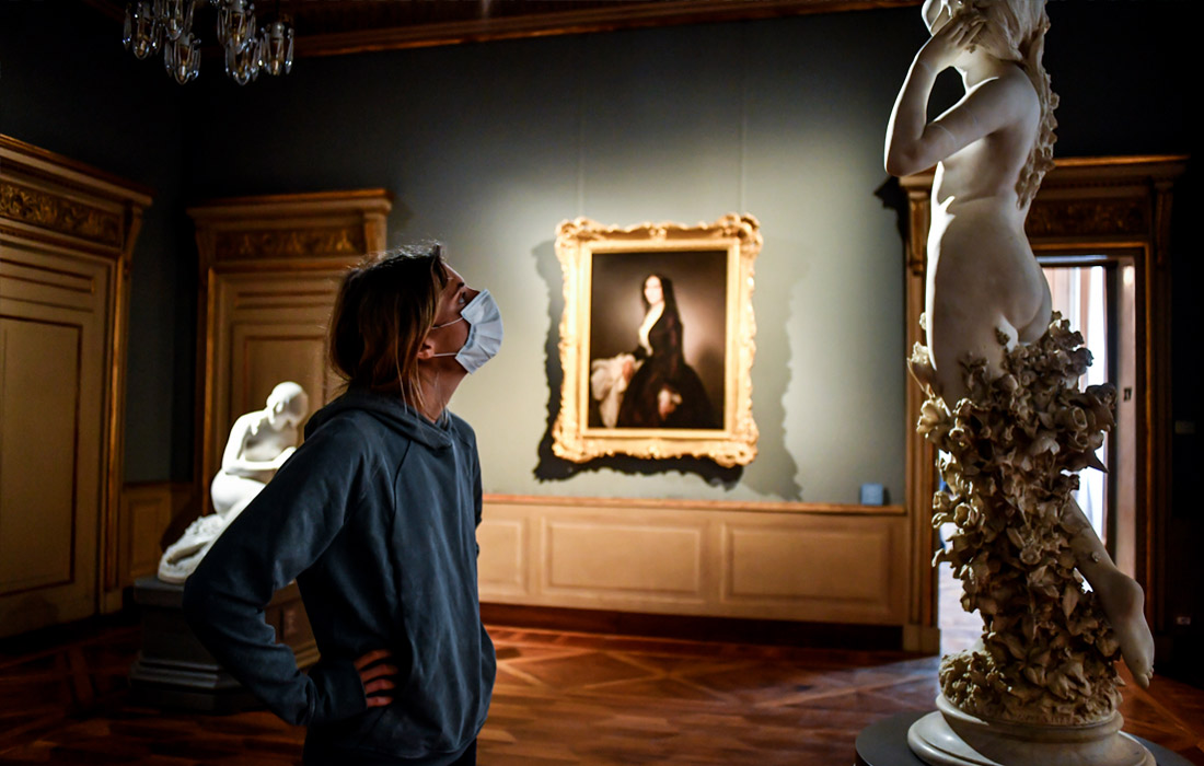 26 мая. В Милане после ослабления карантина открылась Галерея современного искусства.