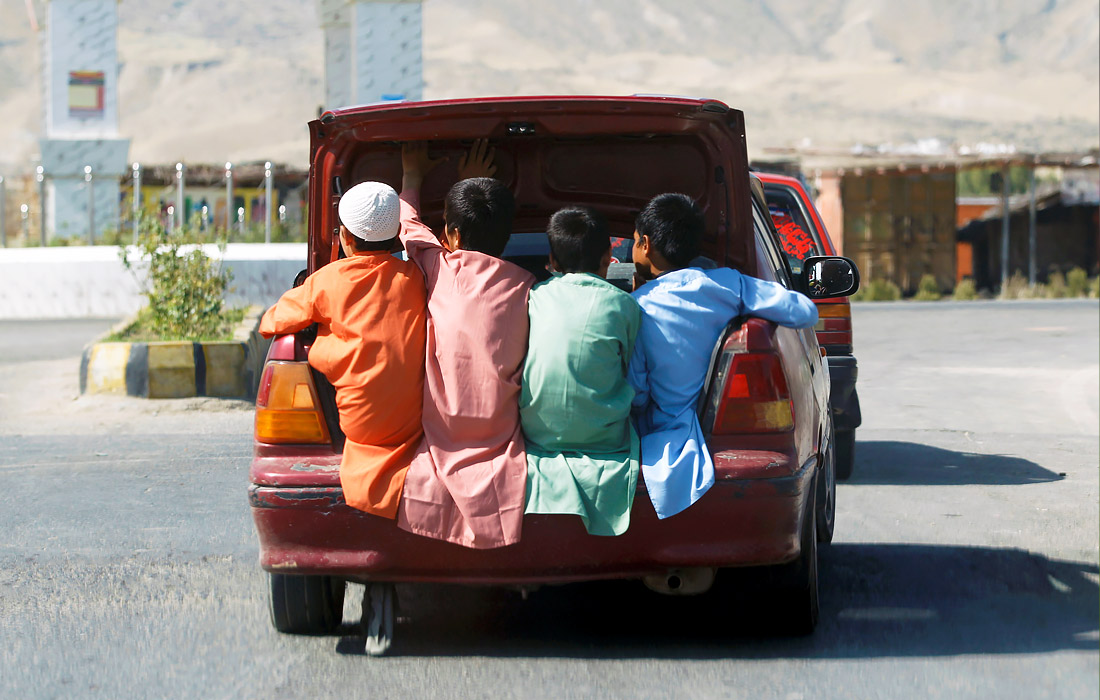 Мальчики отмечают окончание священного месяца Рамадан, провинция Лагман, Афганистан