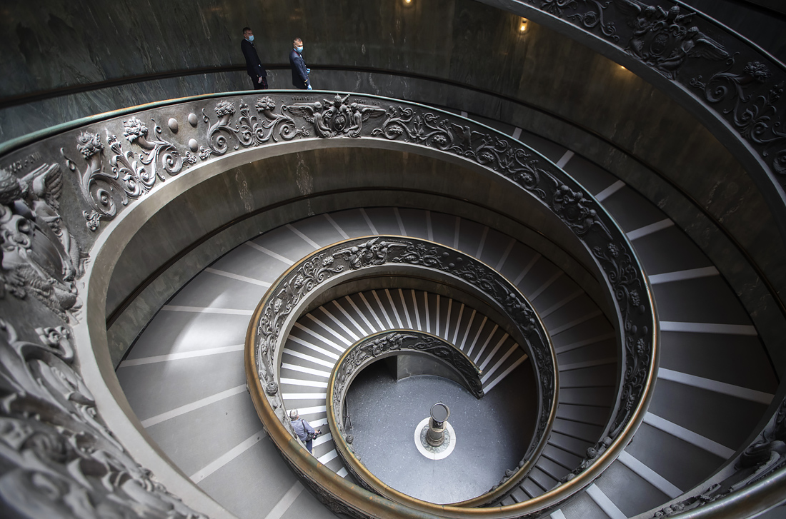 Лестница Джузеппе Момо в музее Ватикана