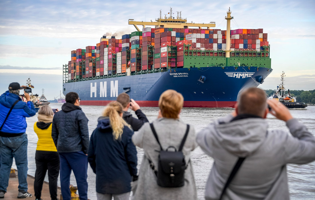 Самый большой контейнеровоз в мире HMM Algeciras прибыл в порт Гамбурга