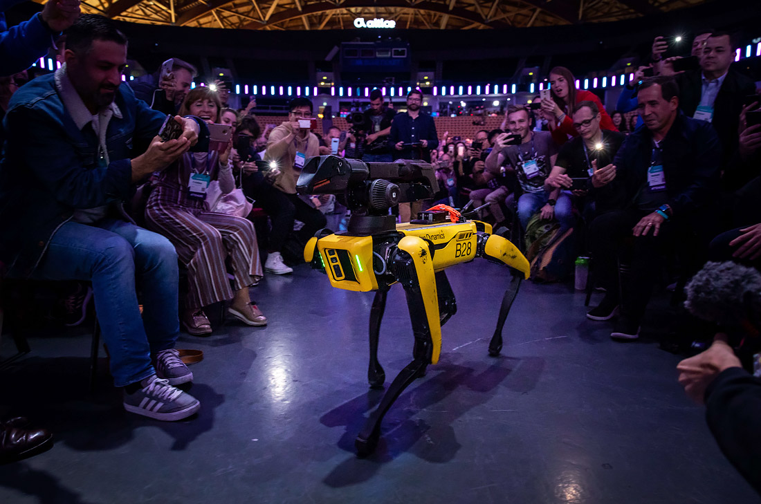 Робопес Boston Dynamic Spot поступил в свободную продажу. Приобрести четвероногого робота можно будет за $74 500. Архивное фото.