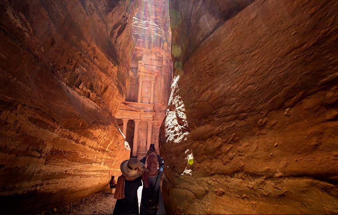 20 июня. Древний город Петра в Иордании открылся для внутреннего туризма.