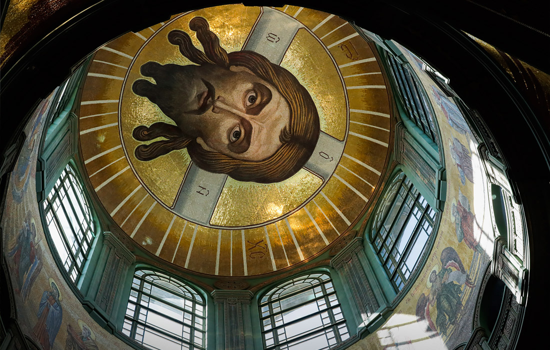 Под центральным куполом храма выложен самый большой в мире образ Спаса Нерукотворного  
