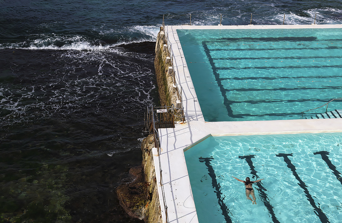 В Сиднее после снятия карантинных ограничений открылся популярный среди туристов бассейн Bondi Icebergs