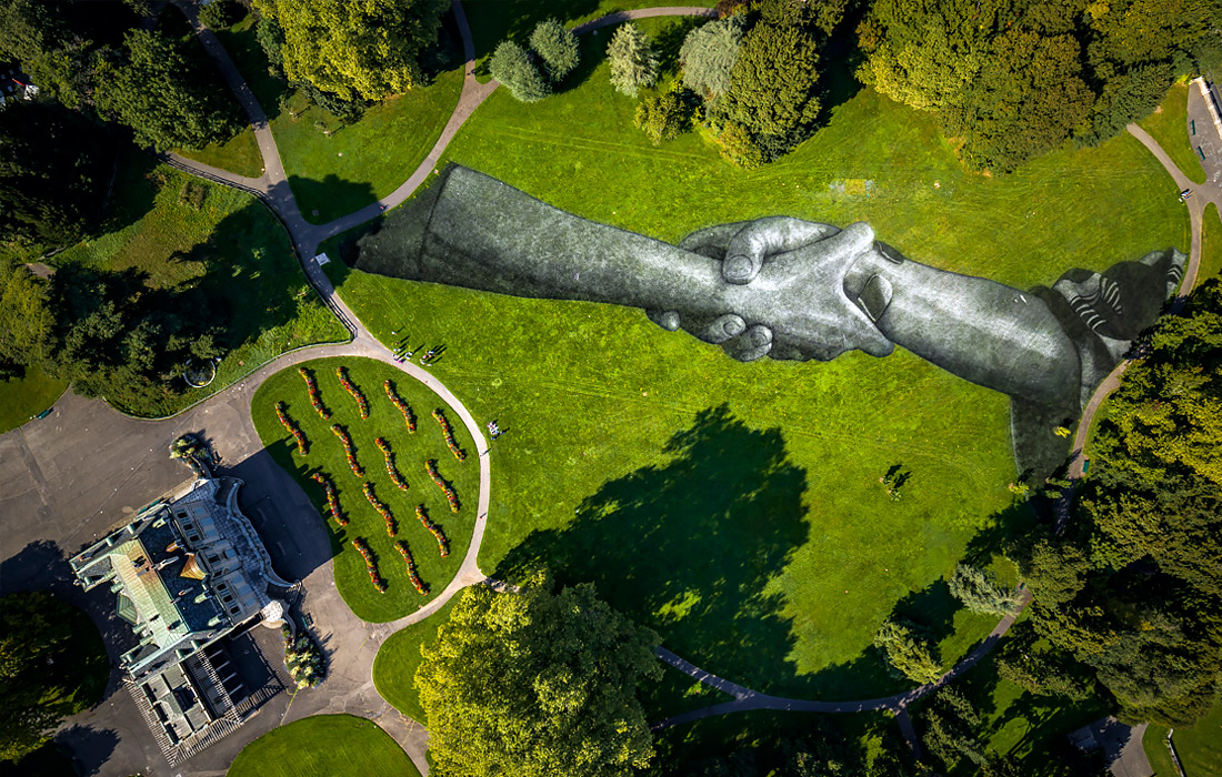 В сентябре 2019 года в парке Ля Гранж в Женеве художник нарисовал картину общей площадью пять тысяч квадратных метров