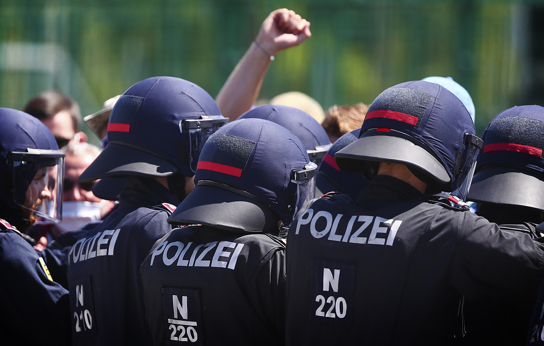 Австрийские полицейские приняли участие в учениях по предотвращению нарушения границы мигрантами из Венгрии в Никельсдорф