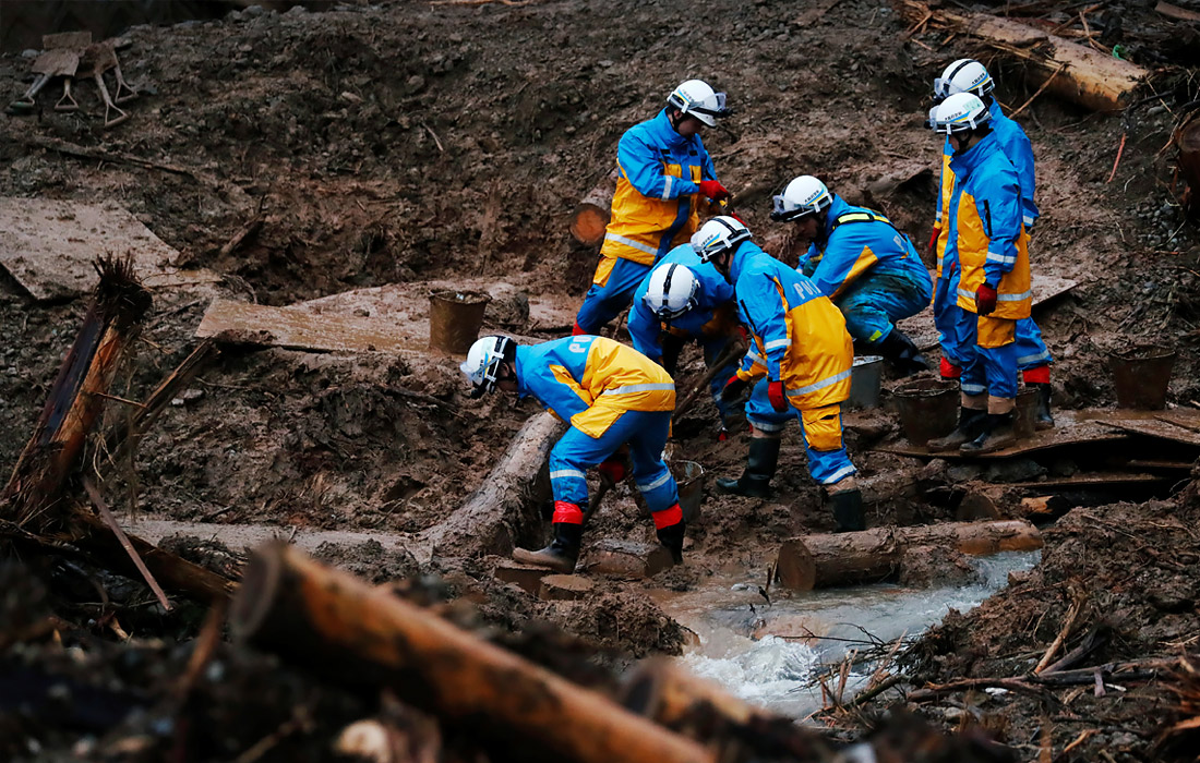 Проливные дожди, обрушившиеся на Японию, привели к гибели 62 человек, ведется поиск 17 пропавших без вести