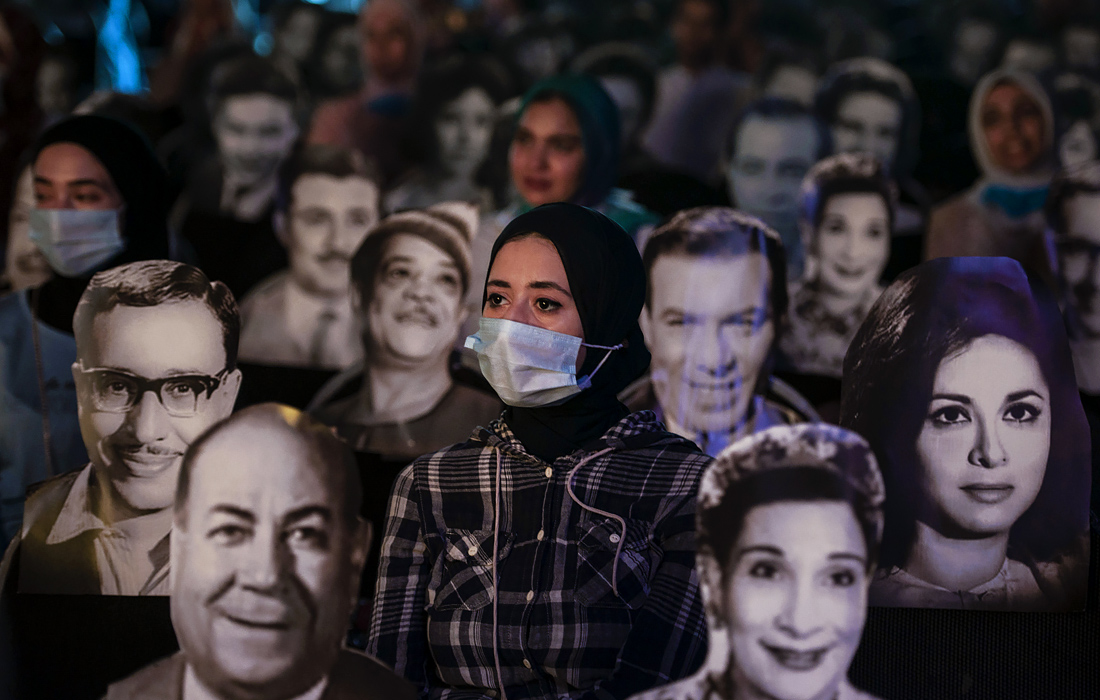 11 июля. Театр марионеток в Каире вновь начал давать представления, поместив в зале картонные фигуры для соблюдения зрителями социальной дистанции