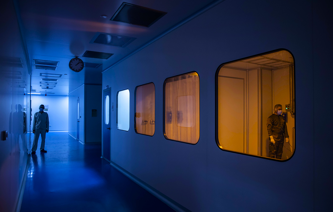 13 июля. Работа ведущей египетской фармацевтической компании Eva Pharma, которая производит два препарата, применяемых для лечения пациентов с COVID-19 - ремдесивир для госпитализированных с тяжелой формой и фавипиравир для легких и умеренных случаев