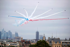 Франция посвятила День взятия Бастилии медикам, борющимся с COVID-19