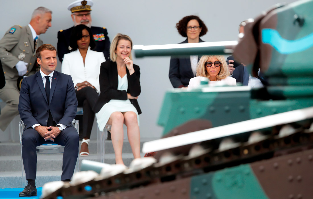 На торжественной церемонии присутствовала первая леди Франции Брижит Макрон