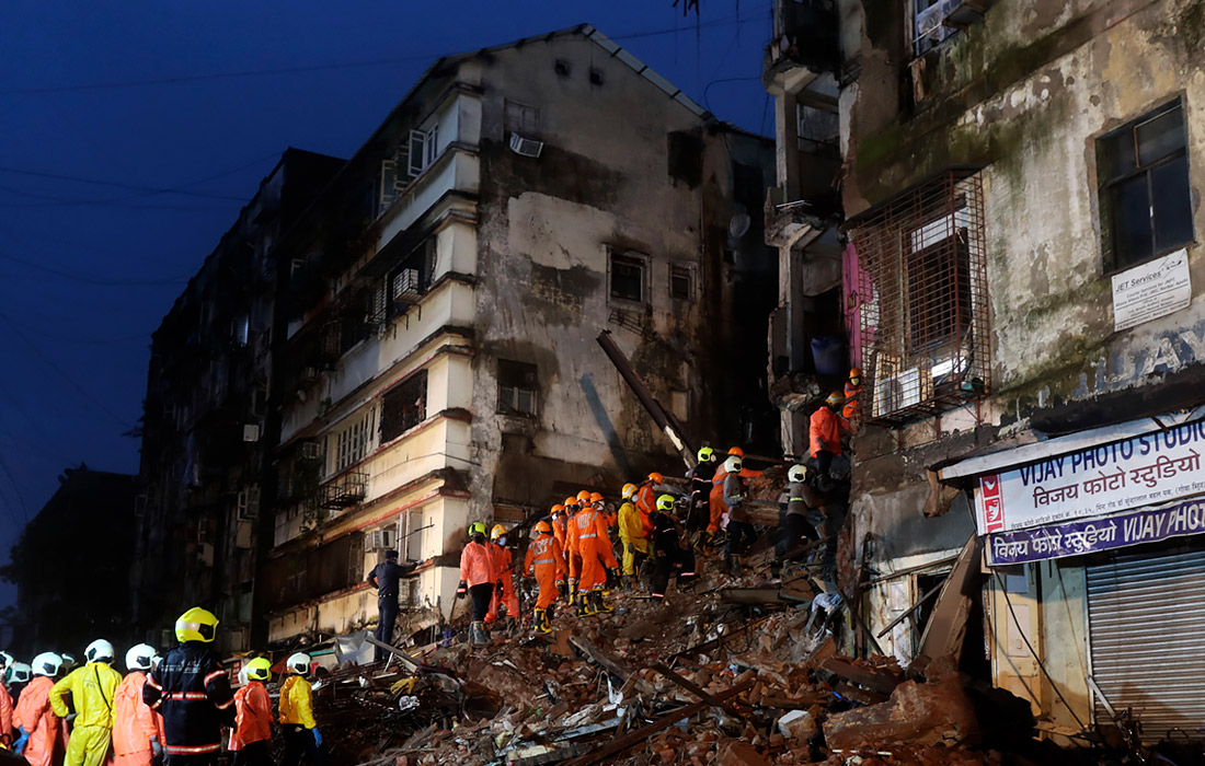 Десять человек погибли при обрушении шестиэтажного жилого здания в индийском Мумбаи
