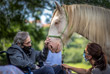 22 июля. В больнице Сестер милосердия святого Карла Боромейского в Праге для пациентов организовали сенсорную терапию с помощью лошадей.