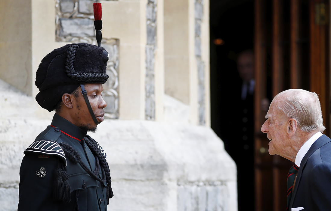 Британский принц Филипп принял участие в церемонии отряда королевских стрелков в Виндзорском замке