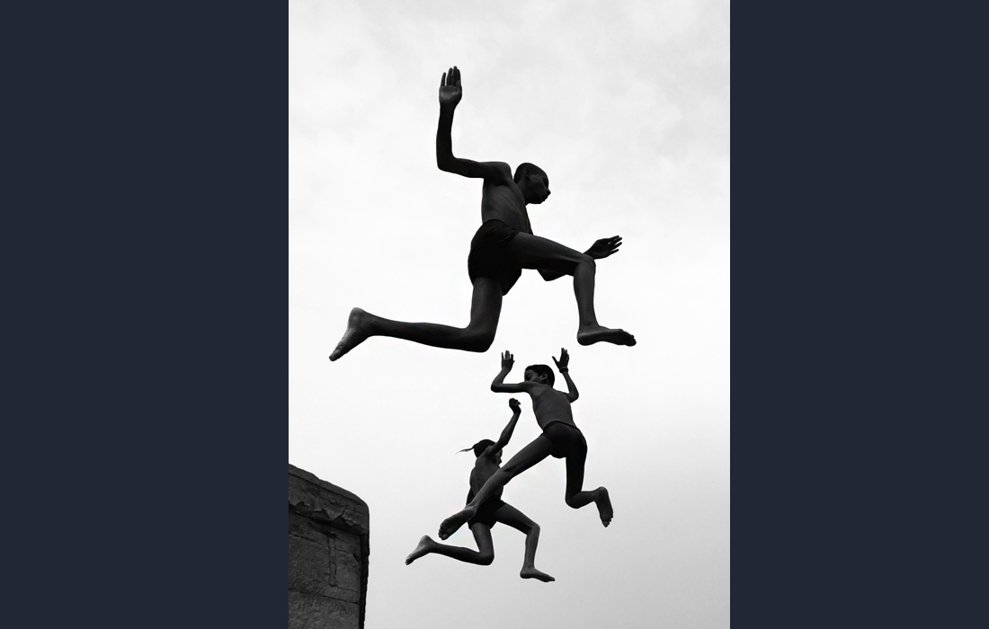 Гран-при конкурса 2020 достался британскому фотографу Димпи Бхалотия за работу "Мальчишки в полёте"