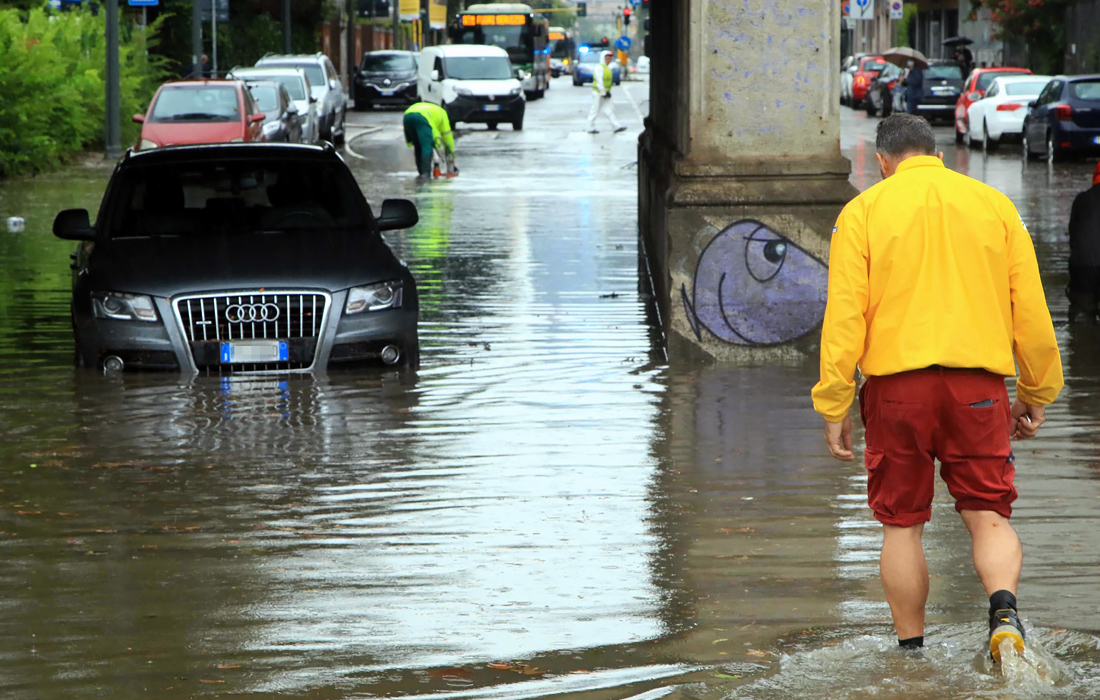 Проливные дожди обрушились на Милан, переполнив реки Севезо и Ламбро