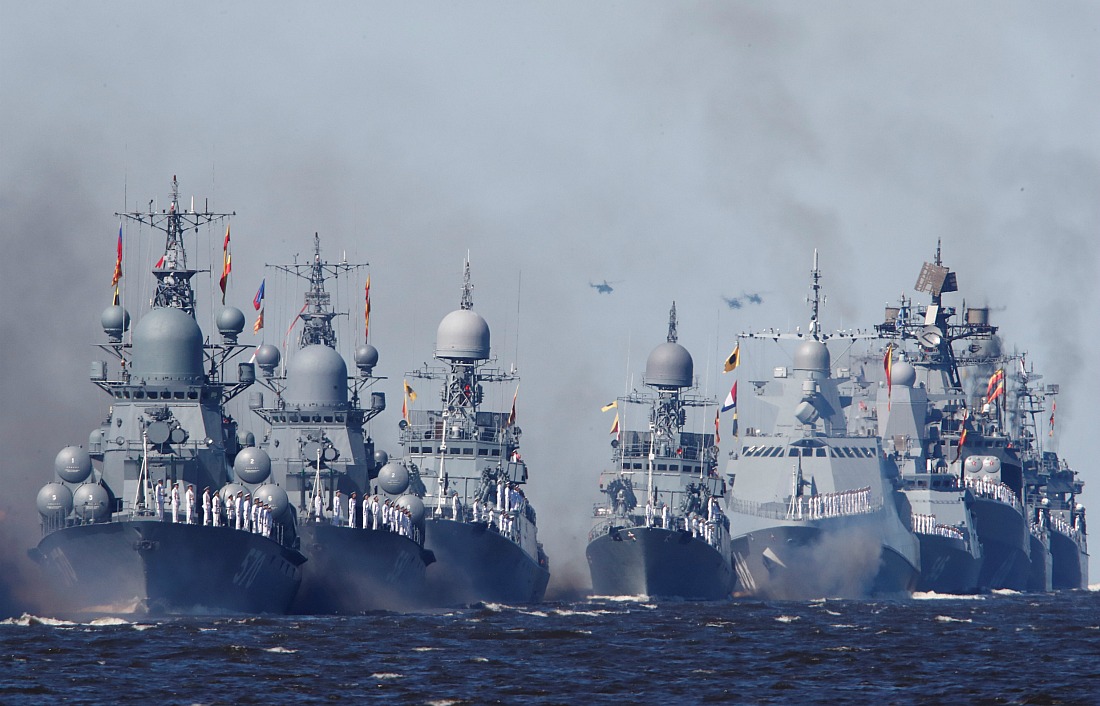 Корабли ВМФ на параде в Кронштадте