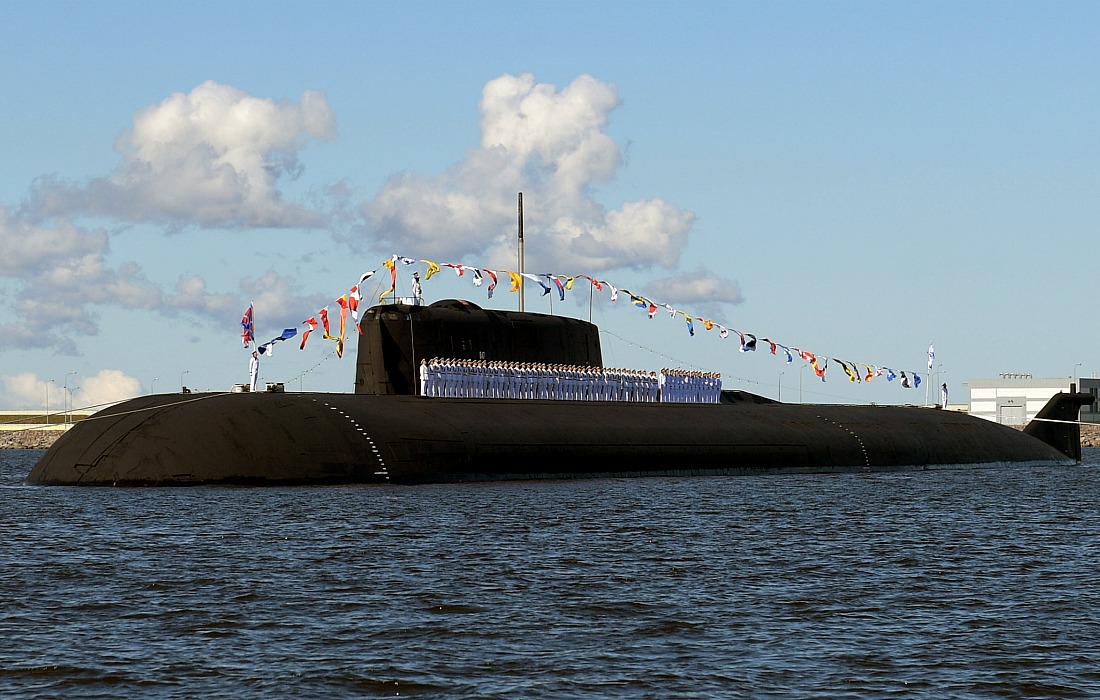 Атомный подводный крейсер К-266 "Орел" на параде в Санкт-Петербурге