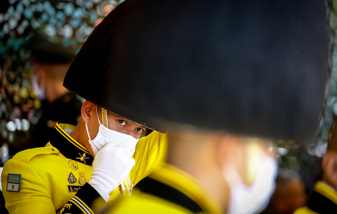 28 июля. В Таиланде с соблюдением правил безопасности отмечают день рождения короля Рамы X.