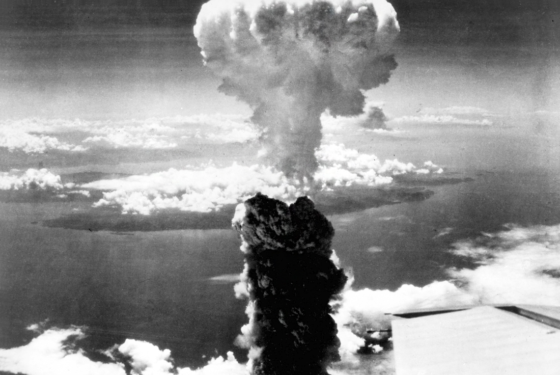 Атомные бомбардировки Хиросимы и Нагасаки остаются единственными в истории человечества случаями боевого применения ядерного оружия. Атаку осуществили Вооруженные силы США на заключительном этапе Второй мировой войны.