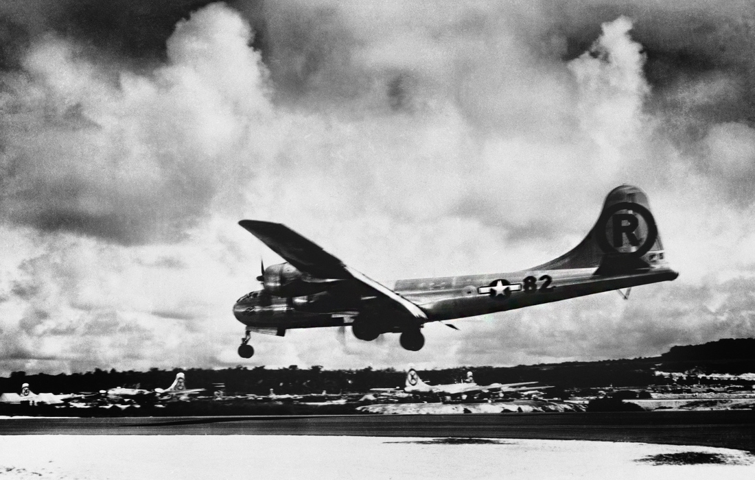6 августа 1945 года американский бомбардировщик B-29 "Enola Gay" сбросил на Хиросиму атомную бомбу "Малыш" эквивалентом от 13 до 18 килотонн тротила