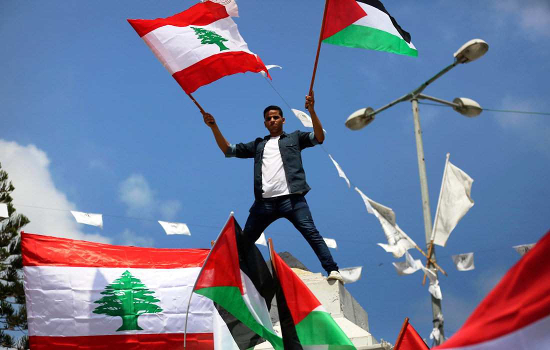 Жители сектора Газа приняли участие в митинге в поддержку ливанского народа после серии взрывов в порту Бейрута