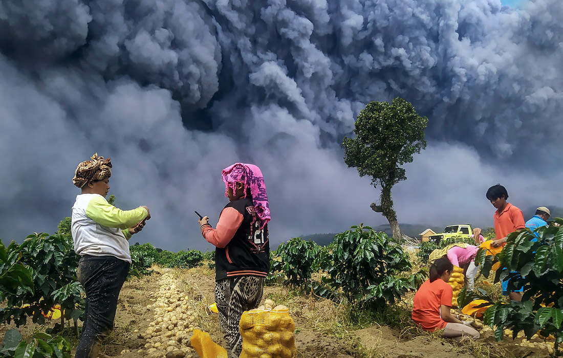 Извержение вулкана Синабунг произошло на индонезийском острове Суматра