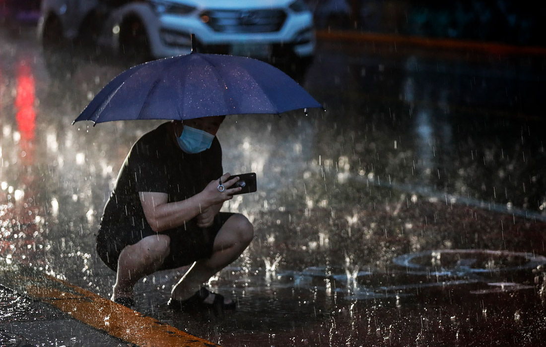 В Пекине объявлен "желтый" уровень опасности из-за проливных дождей